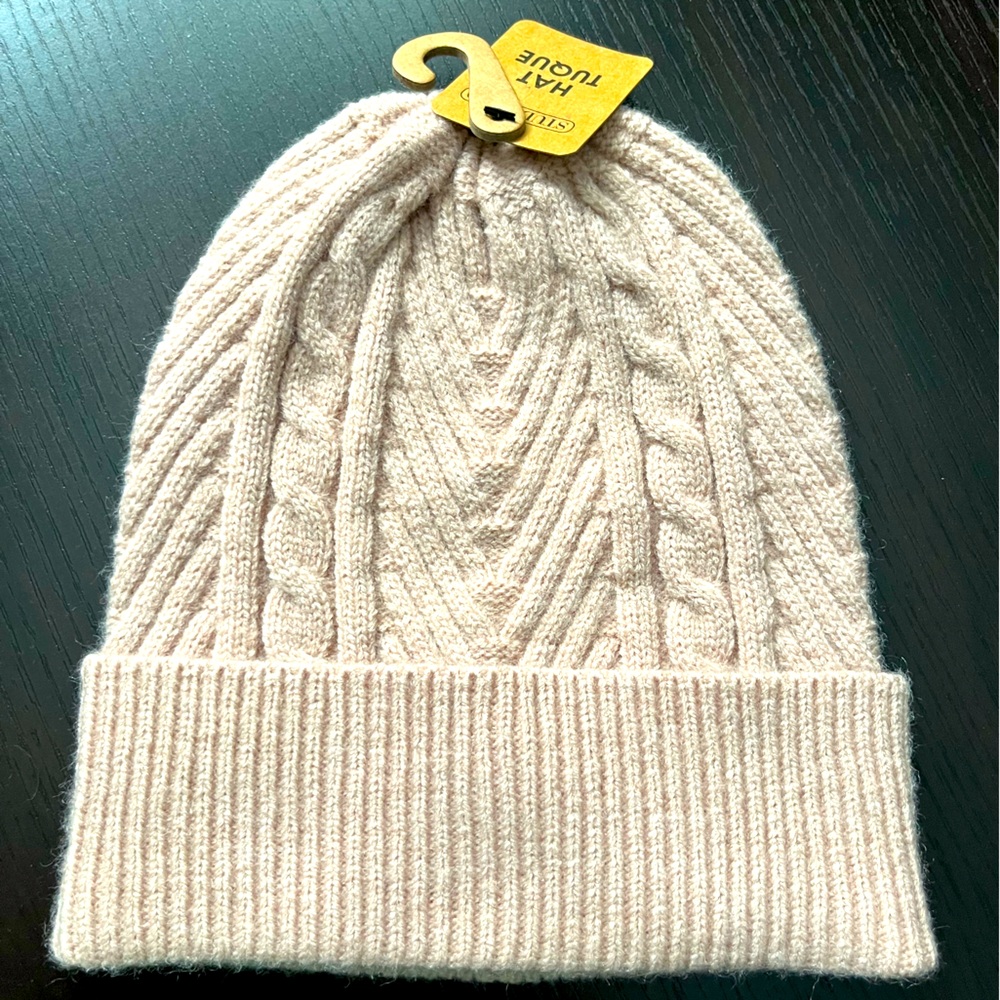 Pink tuque/hat NEW (teen or adult size)
